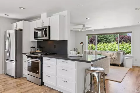 Kitchen - 1067-1069 Darms Ln, Napa, CA 94558 photo 8 of 10
