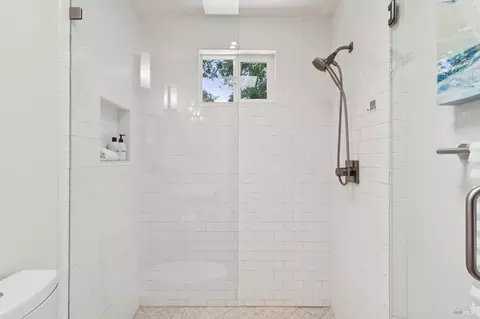 Bath - 1067-1069 Darms Ln, Napa, CA 94558 photo 3 of 4