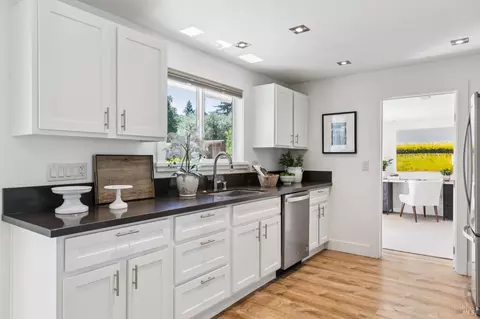 Kitchen - 1067-1069 Darms Ln, Napa, CA 94558 photo 9 of 10