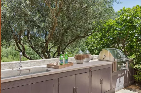 Kitchen - 1067-1069 Darms Ln, Napa, CA 94558 photo 1 of 10