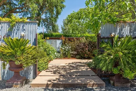 Exterior - 1067-1069 Darms Ln, Napa, CA 94558 photo 19 of 38