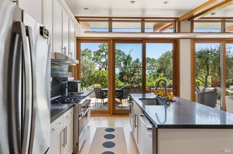 Kitchen - 1067-1069 Darms Ln, Napa, CA 94558 photo 5 of 10