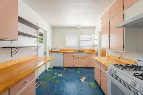 Kitchen - 132 E Valley St, Willits, CA 95490 photo 3 of 3