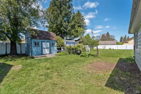 Exterior - 132 E Valley St, Willits, CA 95490 photo 7 of 10