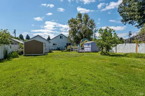 Exterior - 132 E Valley St, Willits, CA 95490 photo 2 of 10