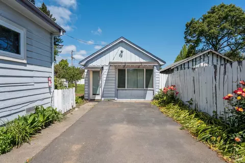 Exterior - 132 E Valley St, Willits, CA 95490 photo 5 of 10