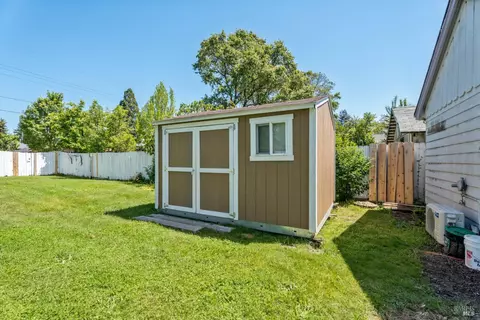Exterior - 132 E Valley St, Willits, CA 95490 photo 9 of 10