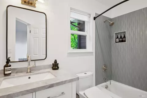 Bath - 12 Ridgeway Ln, Larkspur, CA 94939 photo 6 of 6