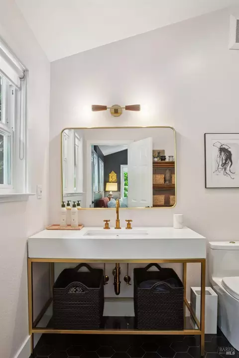 Bath - 12 Ridgeway Ln, Larkspur, CA 94939 photo 3 of 6