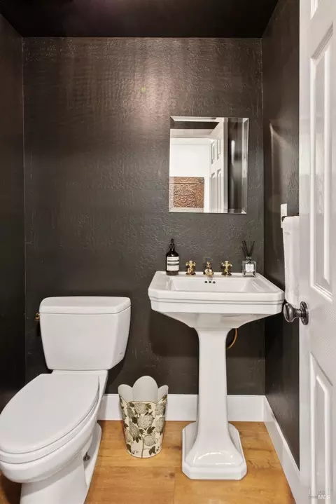 Bath - 12 Ridgeway Ln, Larkspur, CA 94939 photo 1 of 6