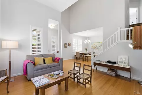 3 Mystic Ln, Novato, CA 94949