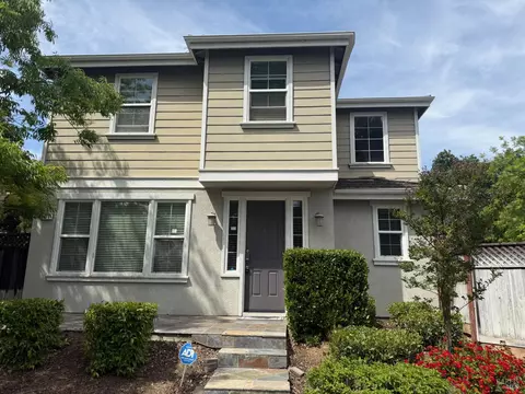 101 Summerfield Dr, Vacaville, CA 95687