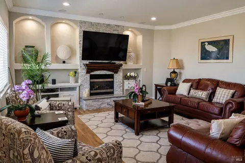 Living - 1740 Durrow Ct, Vallejo, CA 94591 photo 5 of 7