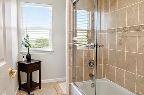 Bath - 1740 Durrow Ct, Vallejo, CA 94591 photo 3 of 3