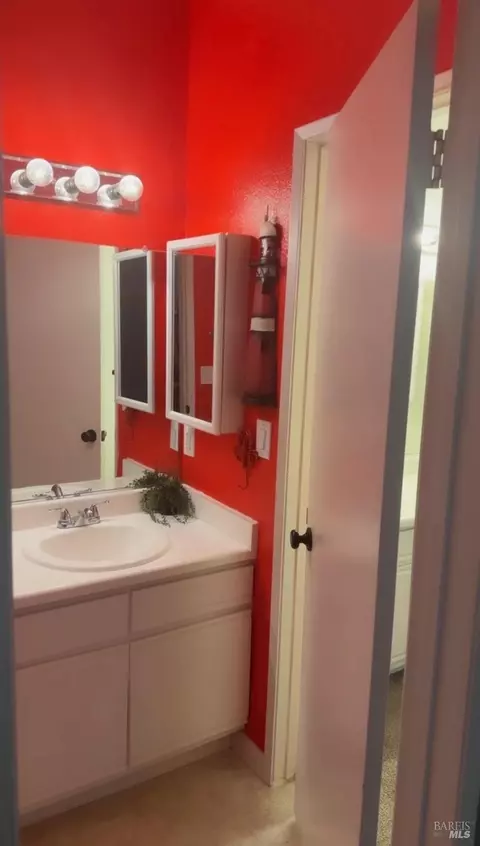 Bath - 801 Forest Run, Hercules, CA 94547 photo 1 of 3