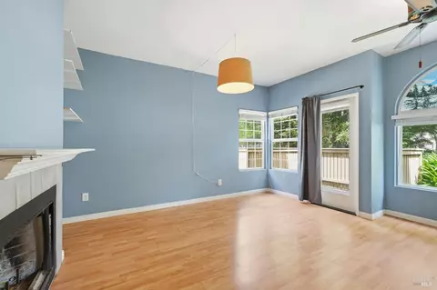 Living - 801 Forest Run, Hercules, CA 94547 photo 2 of 4