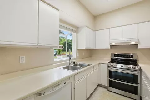 Kitchen - 801 Forest Run, Hercules, CA 94547 photo 2 of 2