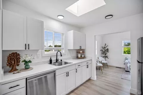 Kitchen - 2266 Monterey Ave, Martinez, CA 94553 photo 3 of 4