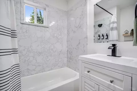 Bath - 2266 Monterey Ave, Martinez, CA 94553 photo 1 of 2