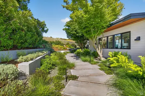 Exterior - 616 Ridge Rd, Tiburon, CA 94920 photo 4 of 14