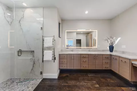 Bath - 616 Ridge Rd, Tiburon, CA 94920 photo 2 of 9