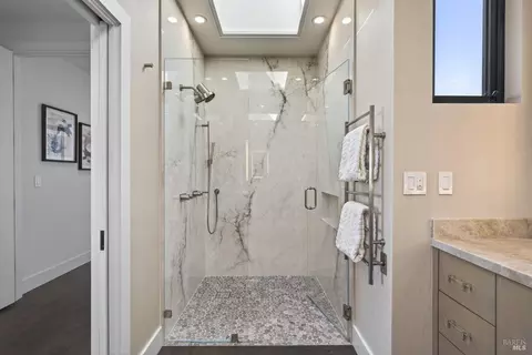 Bath - 616 Ridge Rd, Tiburon, CA 94920 photo 4 of 9