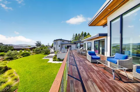 Exterior - 616 Ridge Rd, Tiburon, CA 94920 photo 2 of 14