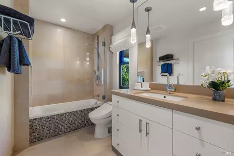 Bath - 616 Ridge Rd, Tiburon, CA 94920 photo 6 of 9