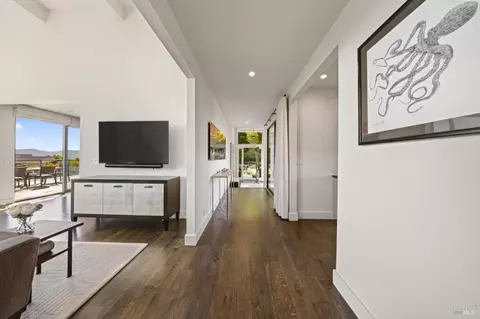 Entry Way - 616 Ridge Rd, Tiburon, CA 94920 photo 7 of 11
