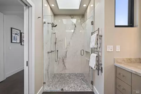 Bath - 616 Ridge Rd, Tiburon, CA 94920 photo 4 of 9