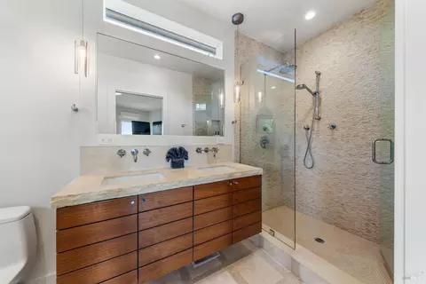 Bath - 616 Ridge Rd, Tiburon, CA 94920 photo 5 of 9