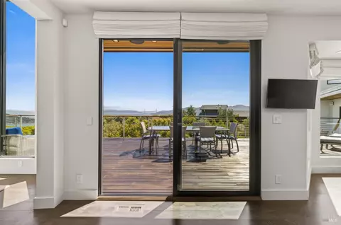 Exterior - 616 Ridge Rd, Tiburon, CA 94920 photo 7 of 14