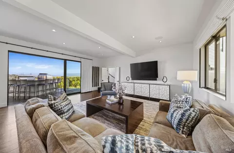 Living - 616 Ridge Rd, Tiburon, CA 94920 photo 9 of 10