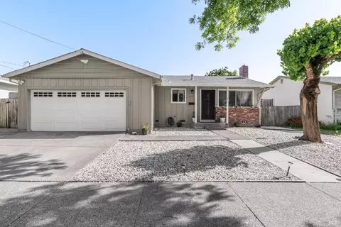 1558 W 3rd St, Santa Rosa, CA 95401
