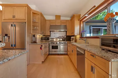 Kitchen - 21995-21997 Ansel Ct, Jenner, CA 95450 photo 6 of 10