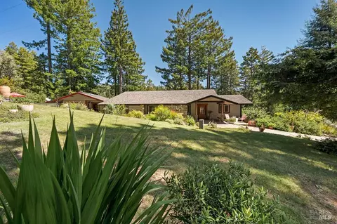 Exterior - 21995-21997 Ansel Ct, Jenner, CA 95450 photo 9 of 27