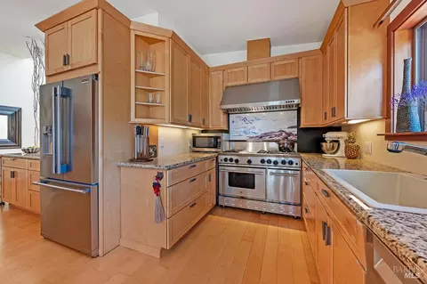Kitchen - 21995-21997 Ansel Ct, Jenner, CA 95450 photo 4 of 10