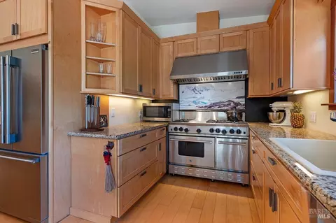 Kitchen - 21995-21997 Ansel Ct, Jenner, CA 95450 photo 5 of 10