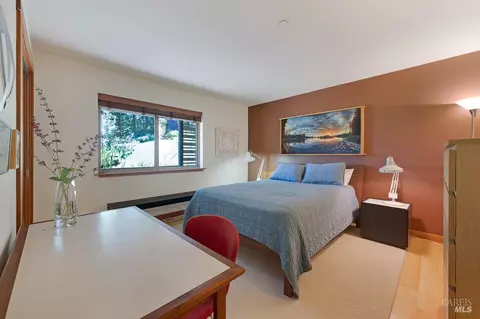 Bedroom - 21995-21997 Ansel Ct, Jenner, CA 95450 photo 1 of 10