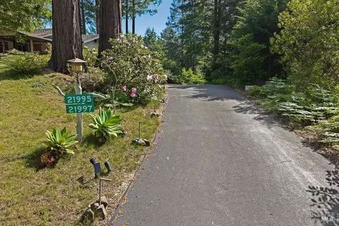 Exterior - 21995-21997 Ansel Ct, Jenner, CA 95450 photo 4 of 27