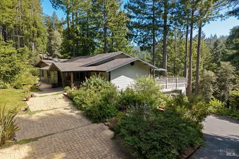 Exterior - 21995-21997 Ansel Ct, Jenner, CA 95450 photo 5 of 27