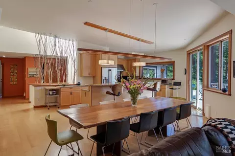 Dining - 21995-21997 Ansel Ct, Jenner, CA 95450 photo 4 of 6