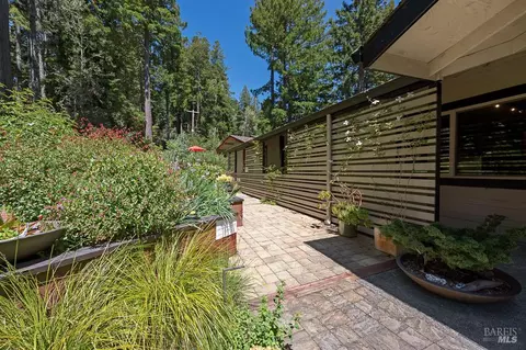 Exterior - 21995-21997 Ansel Ct, Jenner, CA 95450 photo 23 of 27