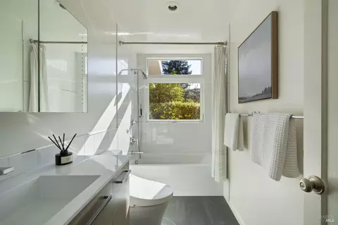 Bath - 3 Ethel Ln, Mill Valley, CA 94941 photo 2 of 4