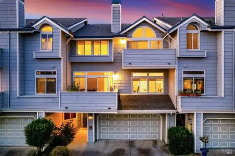 2015 Stonefield Ln, Santa Rosa, CA 95403