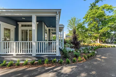 708 Hunt Ave, Saint Helena, CA 94574