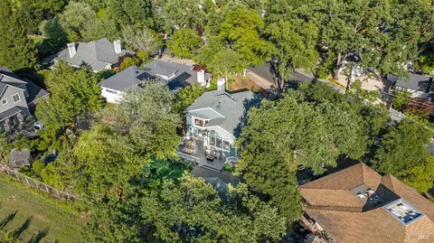 708 Hunt Ave, Saint Helena, CA 94574