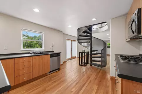 Kitchen - 56 Ventura St, Vallejo, CA 94590 photo 15 of 17
