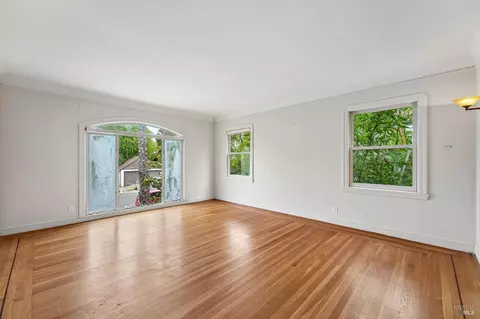 Living - 56 Ventura St, Vallejo, CA 94590 photo 4 of 15