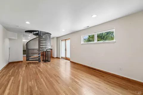 Living - 56 Ventura St, Vallejo, CA 94590 photo 14 of 15